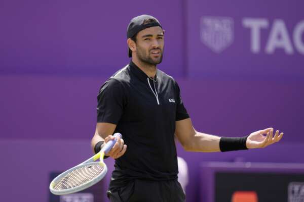 Berrettini si ritira da Wimbledon, è positivo al Covid: il finalista dello scorso anno dà forfait mentre aumenta il rischio focolaio