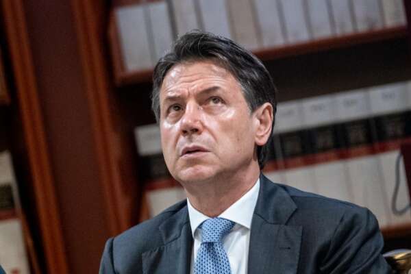 Conte rompe il silenzio dopo l’addio di Di Maio e giura fedeltà a Draghi: “Sostegno non in discussione, noi atlantisti ed europeisti”