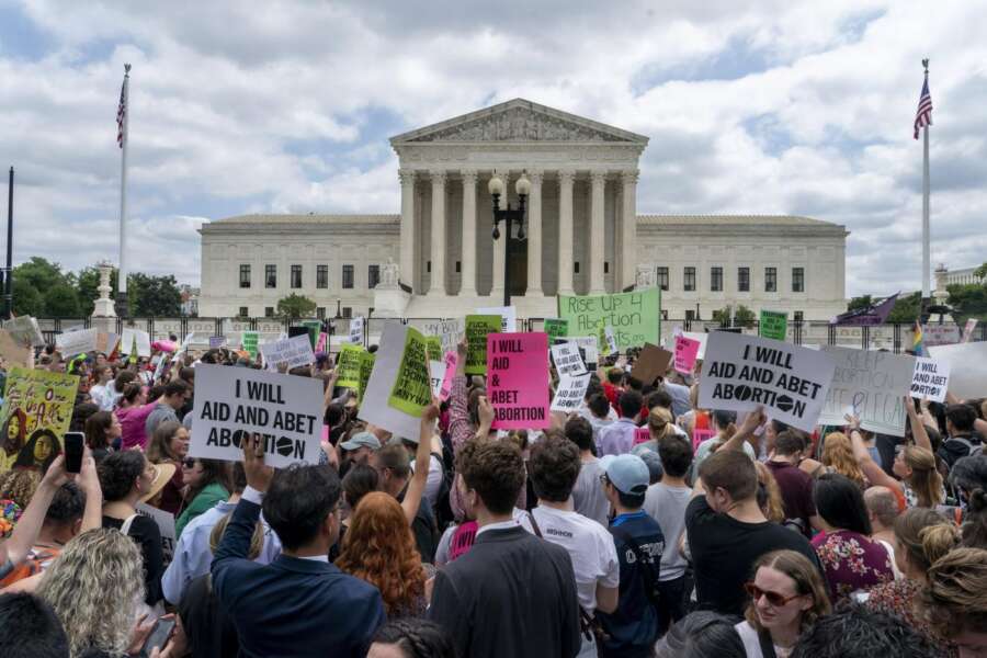 Gli Stati Uniti d’America e il mito appannato della libertà: tra armi, aborto e guerra si allontana dall’Europa