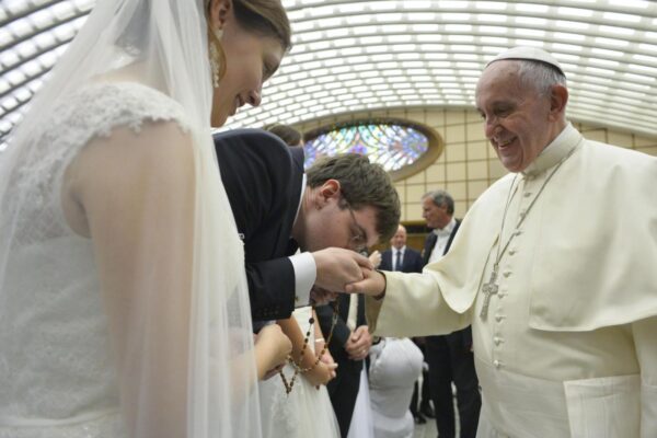 Foto Osservatore Romano/LaPresse
12-08-2015 Città del Vaticano – Roma – Italia
Cronaca
Papa Francesco all’udienza generale nell’Aula Paolo VI in Vaticano


Photo Osservatore Romano/LaPresse
August 12th, 2015 Vatican City – Rome – Italy
News
Pope Francis during his weekly General Audience on Wednesday

DISTRIBUTION FREE OF CHARGE – NOT FOR SALE