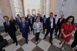 Napoli violenta, la lezione di Lamorgese a sindaco e prefetto: “Basta chiedere repressione, fate attività sul territorio”