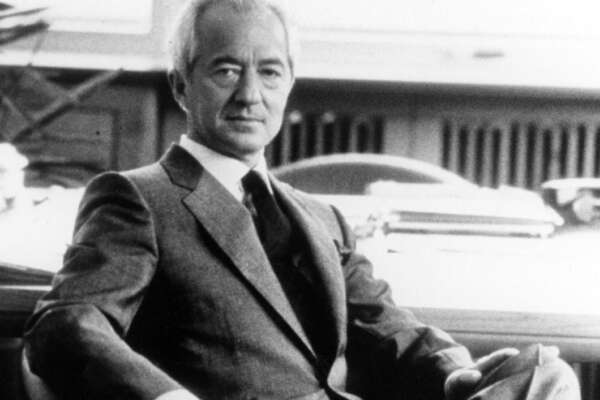 Foto LaPresse Torino/Archivio storicoStorico1995Leonardo Del VecchioLeonardo Del Vecchio (Milano, 22 maggio 1935) è un imprenditore italiano, fondatore e presidente di Luxottica, la più grande produttrice e venditrice mondiale di occhiali e lenti.nella foto: Leonardo Del VecchioPhoto LaPresse Turin/Archives historicalHystory1995Leonardo Del Vecchioin the photo: Leonardo Del Vecchio