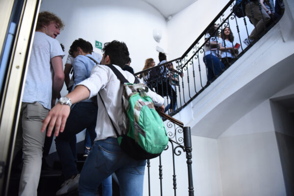 “Voglio l’ultimo tema di Eleonora”, il desiderio negato alla madre della 13enne morta di tumore