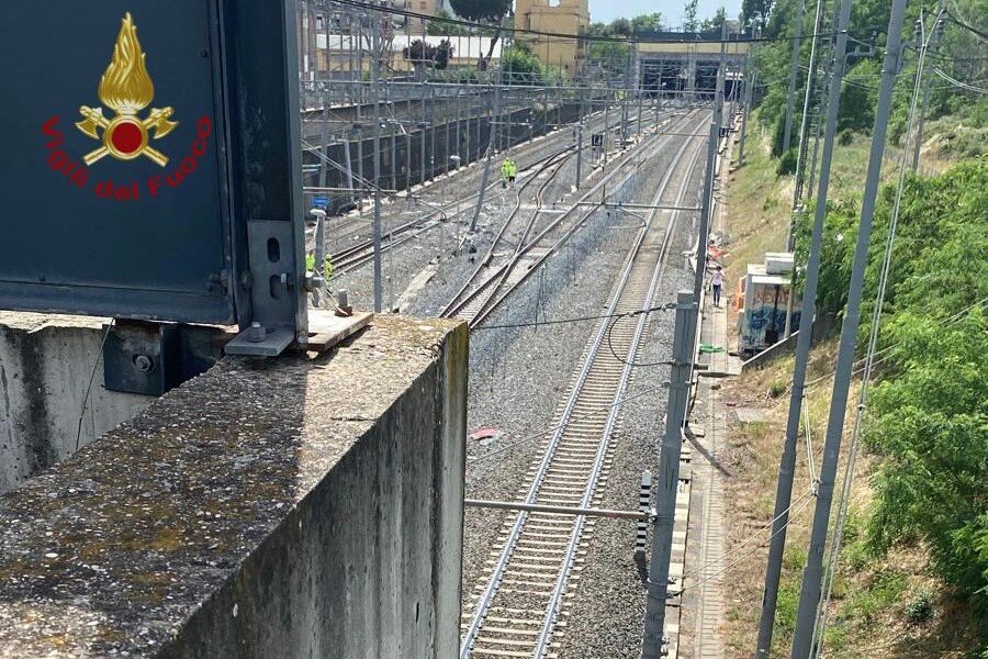 Treno deragliato in galleria, ancora sospeso il traffico sull’Alta Velocità Roma-Napoli