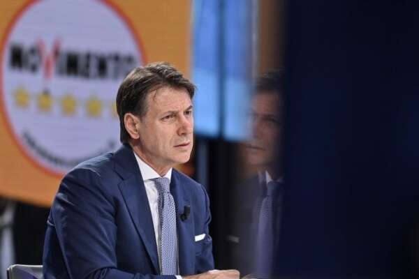 Il gradimento al leader e il consenso al partito: il caso del M5S Il gradimento al leader e il consenso al partito: il caso del M5S