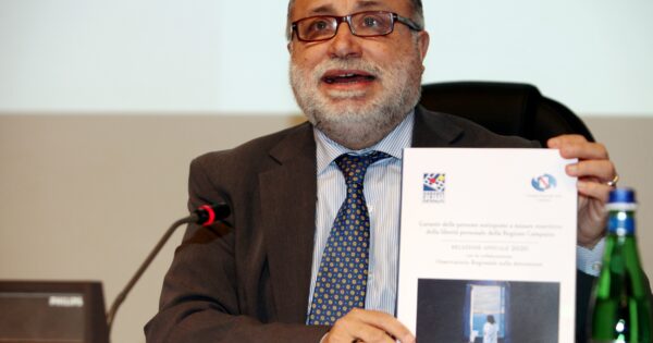 Prisões.. Políticos espancados: “Entra e fala com reclusos e clientes: Chega de corredores”