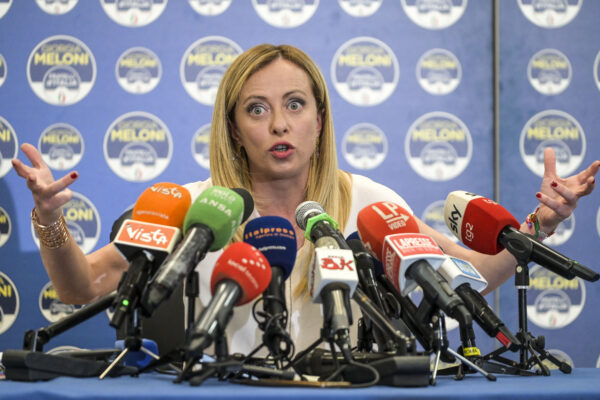 Meloni può realizzare il sogno di Almirante, la staffetta tra Giorgio e Giorgia