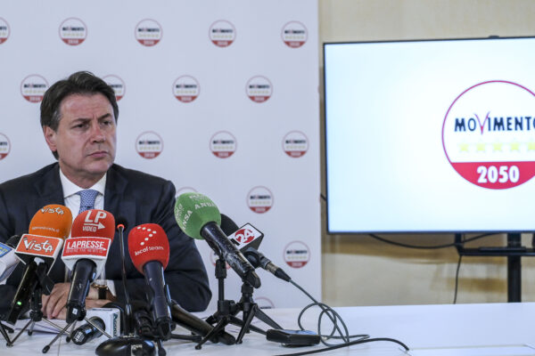 Conte non è mai esistito ma il populismo rivive nel Pd e in Fratelli d’Italia