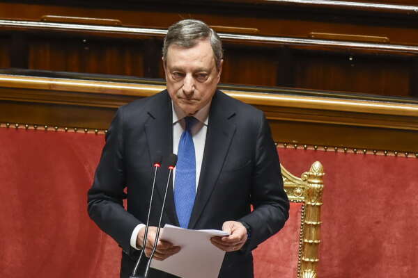 Draghi prende a sberle i benpensanti