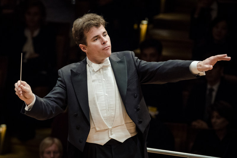 Torna a Roma Jakub Hrůša con una Sinfonia dal nuovo mondo﻿