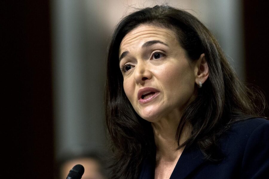 Terremoto Facebook, si dimette Sheryl Sandberg, numero due di Zuckerberg: l’addio dopo 14 anni di successi e critiche 