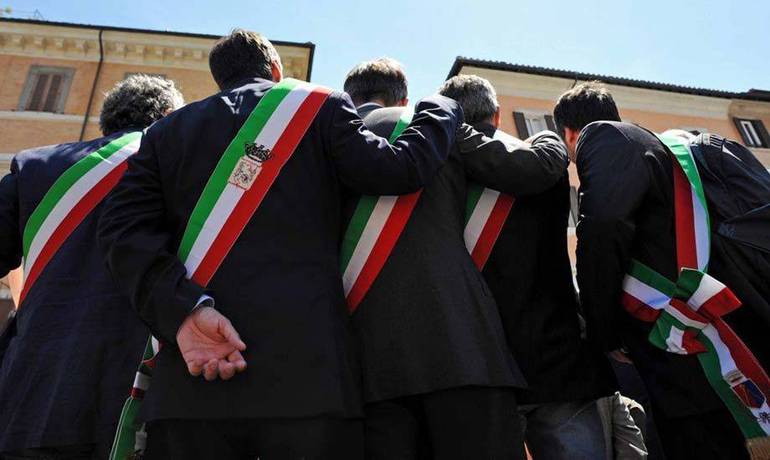 Duemilaventitrè: e se ci facessimo un giro in piazza?