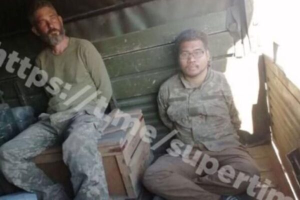 Terzo americano sparito in Ucraina: spunta la foto dei primi due con le mani legate