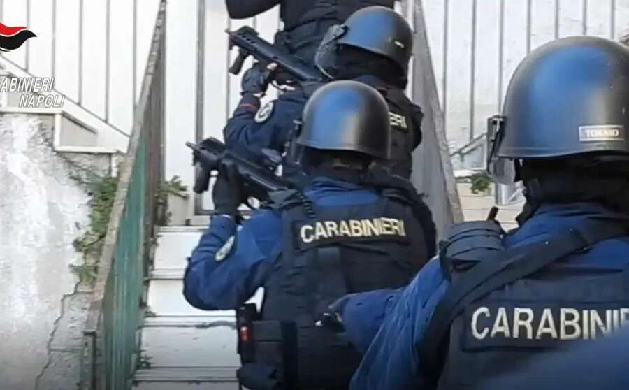 Va a trovare la compagna incinta nella casa al mare, ricercato braccato dai carabinieri: arrestato per omicidio