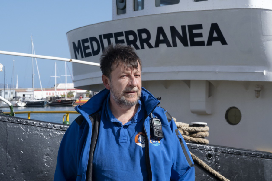 “Dramma migranti, nel Mediterraneo migliaia di Bucha create da noi”, intervista a Luca Casarini