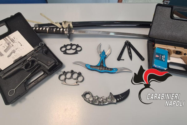 Colpisce 17enne con tirapugni, 13enne nei guai: a casa aveva una katana e altri coltelli