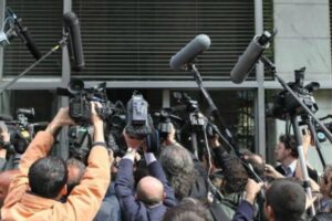 La separazione dei poteri non se la passa bene: l’intoccabile magistratura e il giustizialismo ottuso