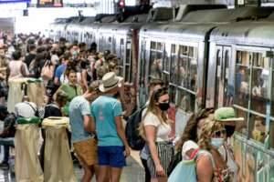 Caos trasporti, tra linee soppresse e ritardi: i mezzi ci sono, il servizio no
