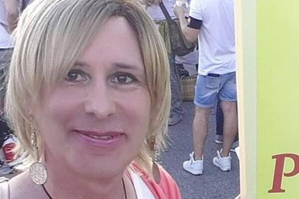 “Cloe Bianco era la mia professoressa, uccisa da una comunità retrograda”, il dolore dell’alunna