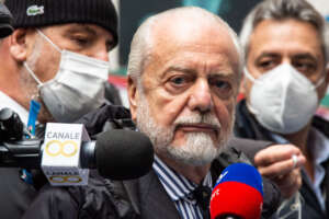 NAPLES, ITALY – NOVEMBER 25: The president of SSC Napoli Aurelio De Laurentiis visits the chapel dedicated to Diego Armando Maradona near the mural in the Quartieri Spagnoli on November 25, 2021 in Naples, Italy. A year on after the football star’s death, Maradona is still the idol of all Neapolitans, marked by tributes all over the city. (Photo by Ivan Romano/Getty Images) NAPLES, ITALY – NOVEMBER 25: The president of SSC Napoli Aurelio De Laurentiis visits the chapel dedicated to Diego Armando Maradona near the mural in the Quartieri Spagnoli on November 25, 2021 in Naples, Italy. A year on after the football star’s death, Maradona is still the idol of all Neapolitans, marked by tributes all over the city. (Photo by Ivan Romano/Getty Images)