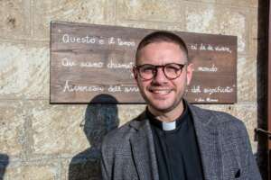 Napoli violenta, don Pagano: “Eroi individualisti, Nisida ha salvato tanti giovani ma sogno un tempo senza carcere”