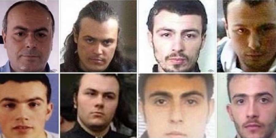 In alto da sinistra: Paolo Di Lauro e i figli Cosimo, Vincenzo e Ciro.
In basso da sinistra: Marco, Nunzio, Salvatore e Raffaele