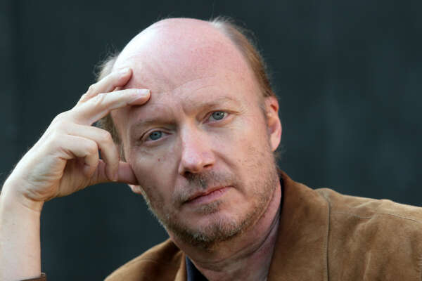Paul Haggis fermato a Ostuni, il regista Premio Oscar è accusato di violenza sessuale