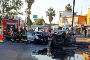 Schianto frontale tra auto, carambola mortale per un 25enne: quattro feriti, vettura carbonizzata