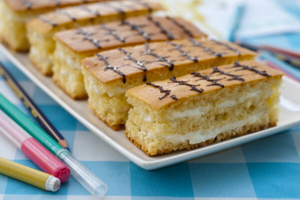 A 13 anni entrano di notte a scuola per rubare merendine, penne e matite