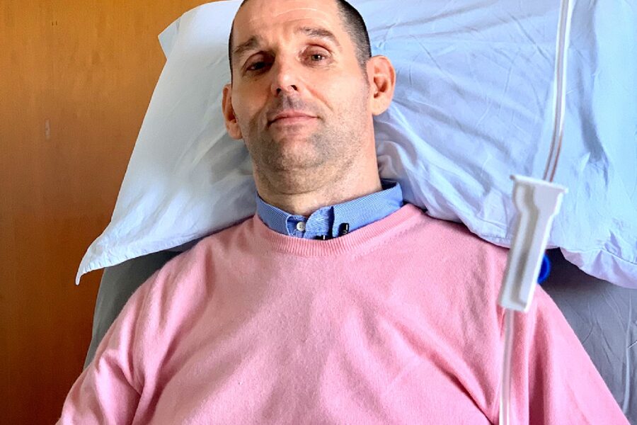 La storia di Mario e l’odissea per liberarsi dalla vita: il suicidio assistito di Federico Carboni