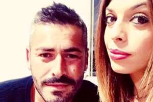 Uccide la moglie a coltellate e scappa, trovato morto poche ore dopo: “Mamma ho fatto un casino”