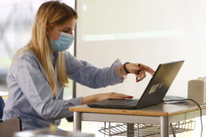Foto Cecilia Fabiano/ LaPresse 
16 Giugno   2021 Roma (Italia)
Cronaca   :  
Esami di Maturità
Nella Foto : il liceo scientifico  J.F. Kennedy 
Photo Cecilia Fabiano/ LaPresse 
June 16 , 2021  Roma (Italy) 
News  :  
Final exames 
In The Pic : the J.F. Kennedy high school