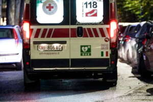 Morto nel giardino di casa il giornalista Pierangelo Repanati: nessun omicidio, l’ex sindaco vittima di un tragico incidente