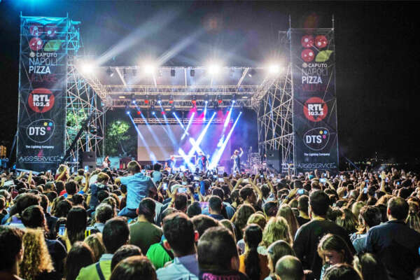 Pizza village, napoletani in trappola: traffico paralizzato e Comune senza organizzazione