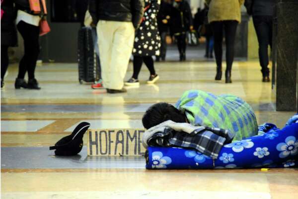 La povertà ai massimi storici, l’allarme Caritas: scomparso “l’ascensore sociale” e il Reddito di cittadinanza non basta