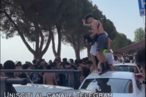 Assalti e molestie a minori sul Garda, 30 sospettati dopo la “giornata di guerra”