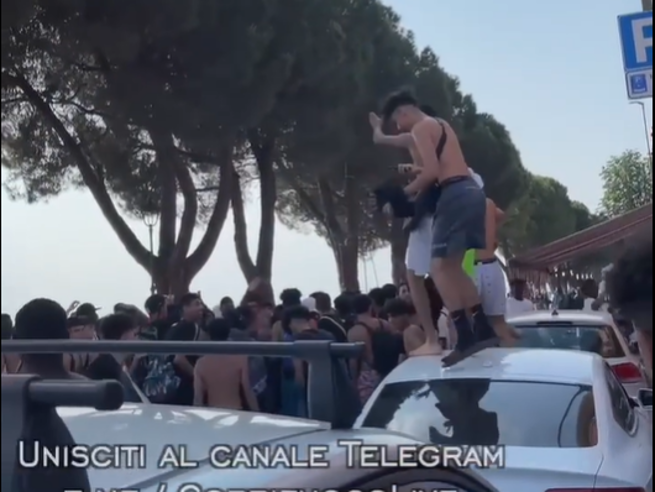 Assalti e molestie a minori sul Garda, 30 sospettati dopo la “giornata di guerra”