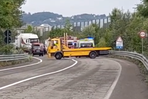 Schianto camion-furgone, è strage sulla Statale: quattro morti e due feriti a Strevi