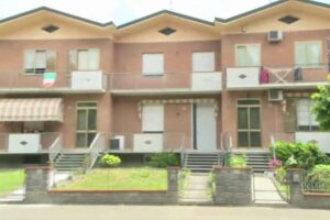 Bimbo gettato dalla finestra, il piccolo respira da solo: “Baby sitter è una brava ragazza”