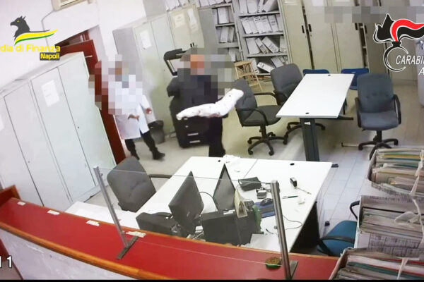 “Scandalo” Giudice di pace, un mese dopo l’inchiesta è flop: dalle foto e video sui social al liberi tutti del Riesame