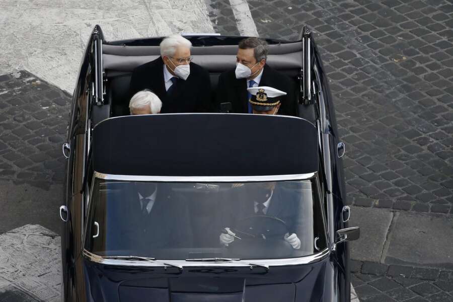 Draghi da Mattarella, passa la fiducia con l’astensione del M5S. Conte rilancia: “Risposte o nessuno avrà i nostri voti”