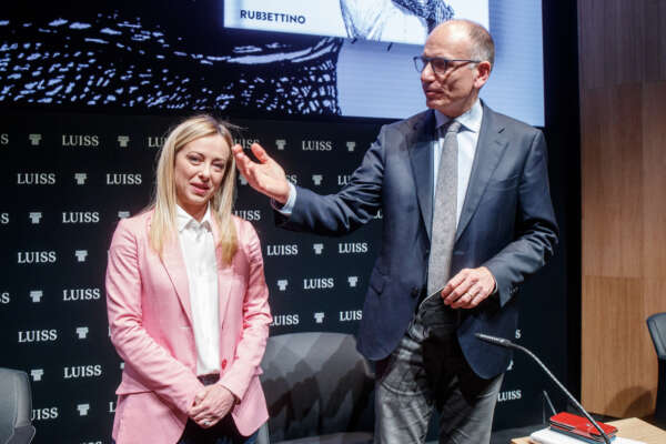 Foto Roberto Monaldo / LaPresse
18-05-2022 Roma
Politica
Presentazione del libro “Una democrazia eccentrica” di Giovanni Orsina
Nella foto Giorgia Meloni, Enrico Letta

Photo Roberto Monaldo / LaPresse
18-05-2022 Rome (Italy) 
Presentation of the book “Una democrazia eccentrica” by Giovanni Orsina
In the pic Giorgia Meloni, Enrico Letta
