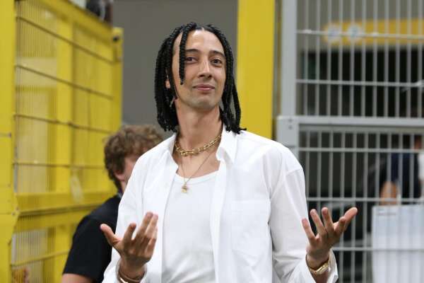 Ghali ha comprato una nave per soccorrere migranti nel Mediterraneo: “Un privilegio, non un sacrificio”