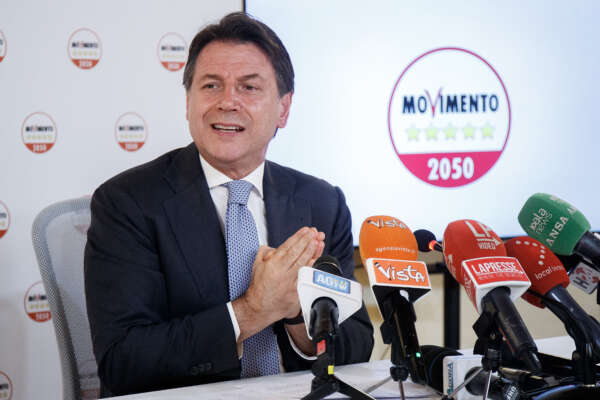 Sondaggi politici elettorali, Conte ha azzerato la credibilità del M5S: lo strappo non salverà i grillini che hanno tradito l’elettorato