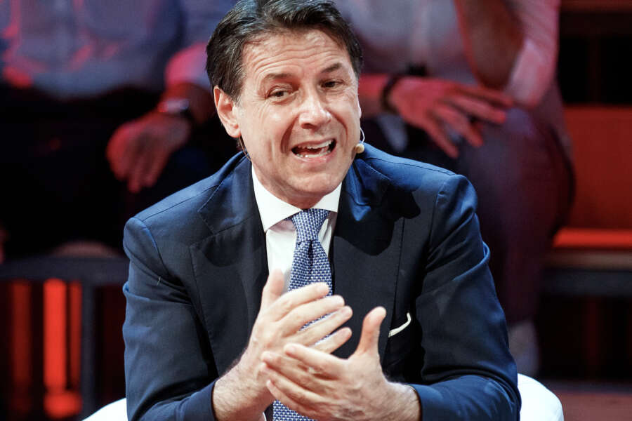 Conte "sotto attacco", il sospetto su Draghi e l'ipotesi ...