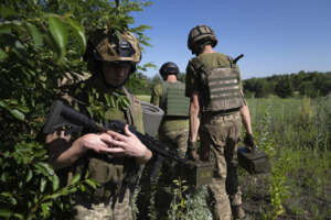 Ukrainian servicemen changing their position at the frontline near Kharkiv, Ukraine, on Saturday, July 2, 2022.(AP Photo/Evgeniy Maloletka) Ukrainian servicemen changing their position at the frontline near Kharkiv, Ukraine, on Saturday, July 2, 2022.(AP Photo/Evgeniy Maloletka)