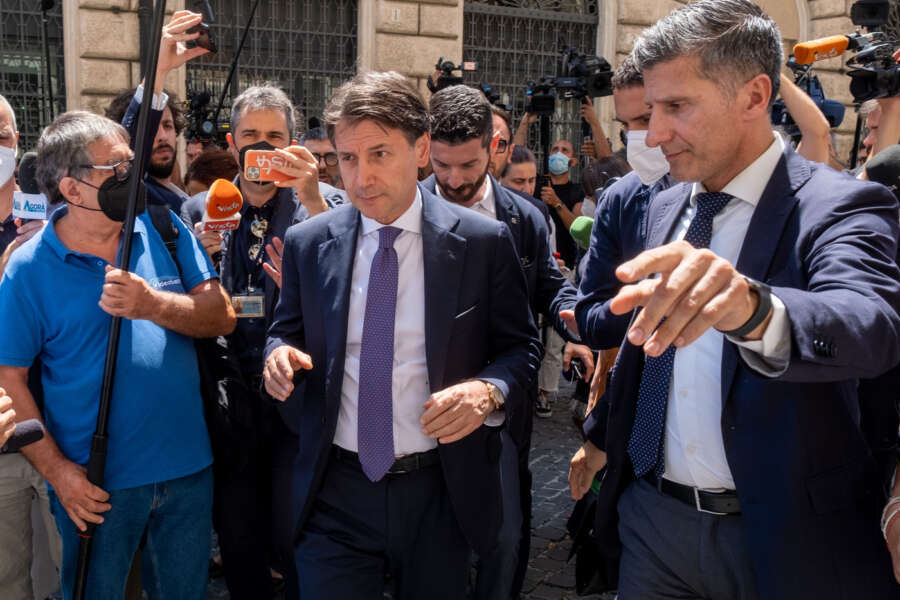 Decreto Aiuti, Conte al bivio: verso l’uscita dal Senato per la fiducia, telefonata con Draghi per mediare
