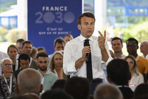 Macron va avanti, nella Francia frammentata la legge elettorale garantisce stabilità