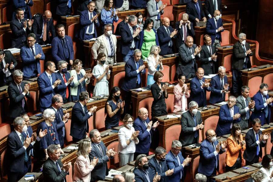 Vitalizio dei parlamentari salvo, elezioni un giorno dopo aver raggiunto i requisiti per i contributi