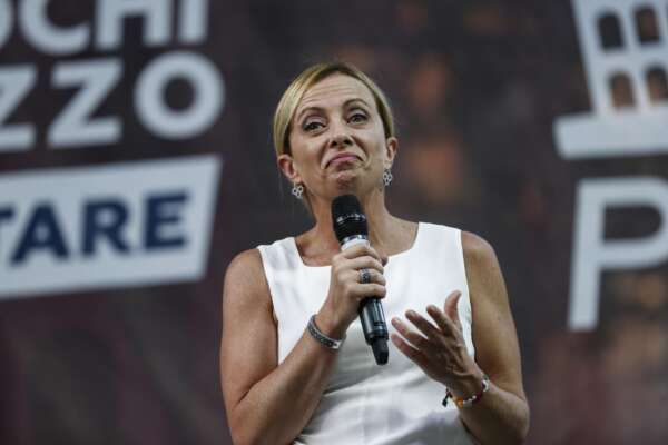 L’“altra” Fondazione Einaudi a difesa di Meloni: “Non è fascista, chi lo afferma è uno stolto”